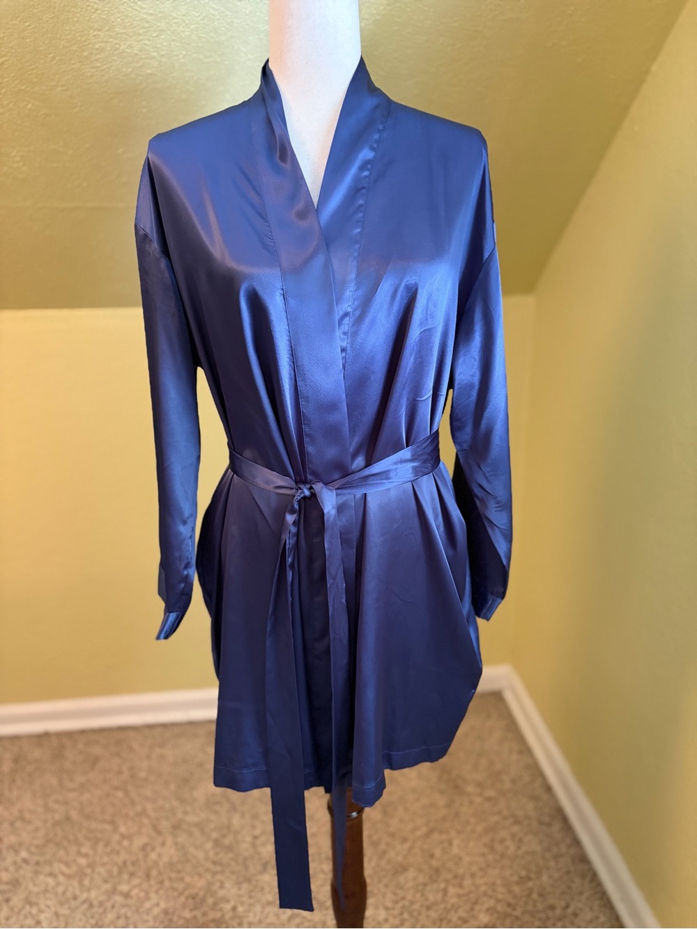 Vintage Y2K Victoria’s Secret Satin Robe Coquette Boudoir Satiny Smooth